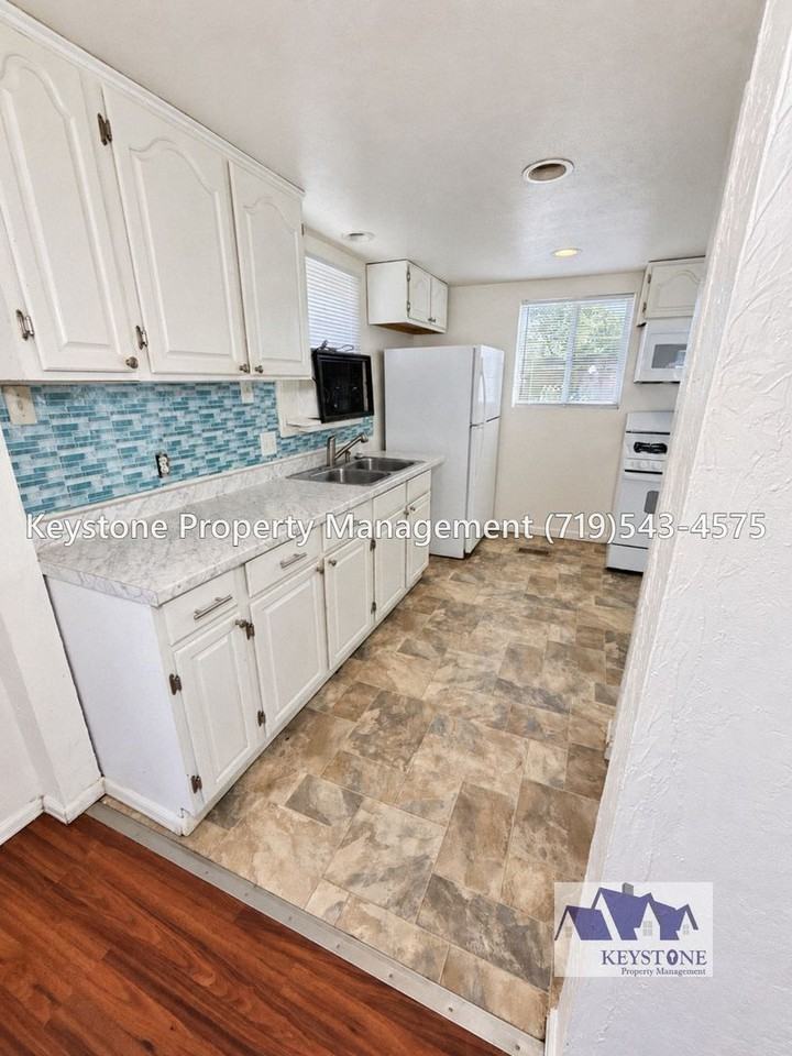 412 W 27th St - Photo 4 of 28