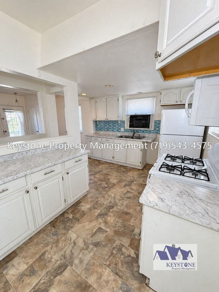412 W 27th St - Photo 5 of 28