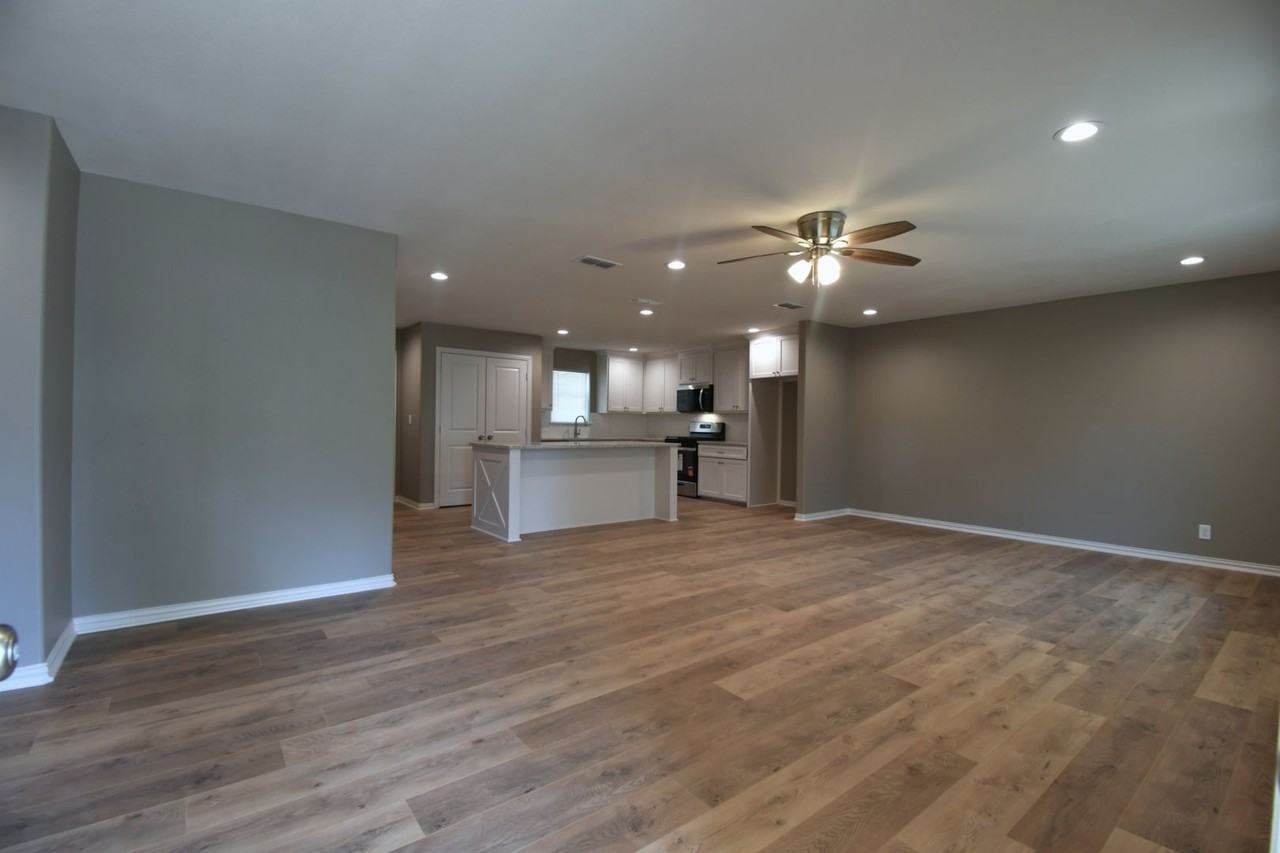 710 N Englewood Ave - Photo 3 of 33