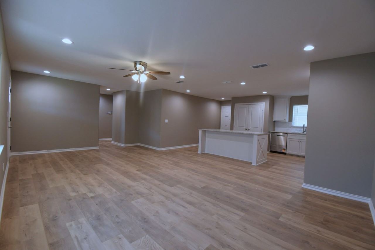 710 N Englewood Ave - Photo 6 of 33