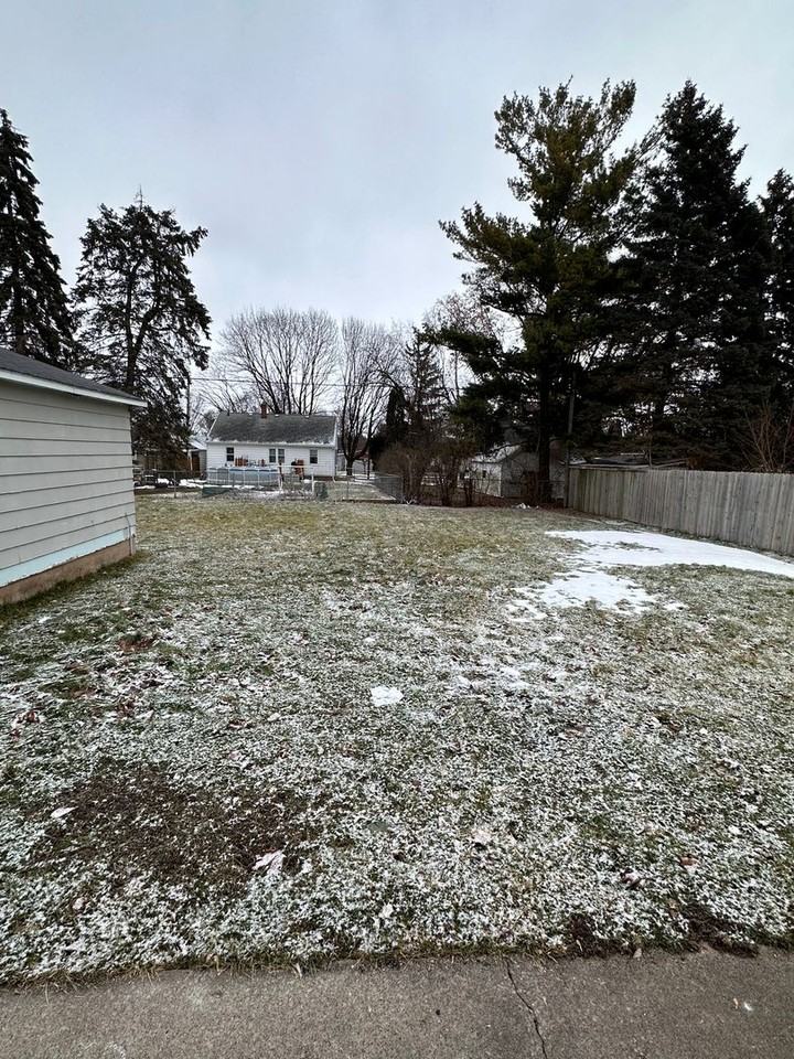 1416 Bowen St - Photo 2 of 16