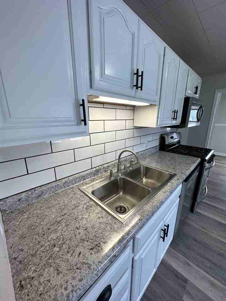 1416 Bowen St - Photo 4 of 16