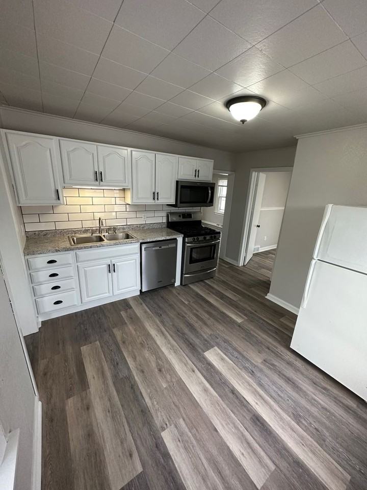 1416 Bowen St - Photo 5 of 16