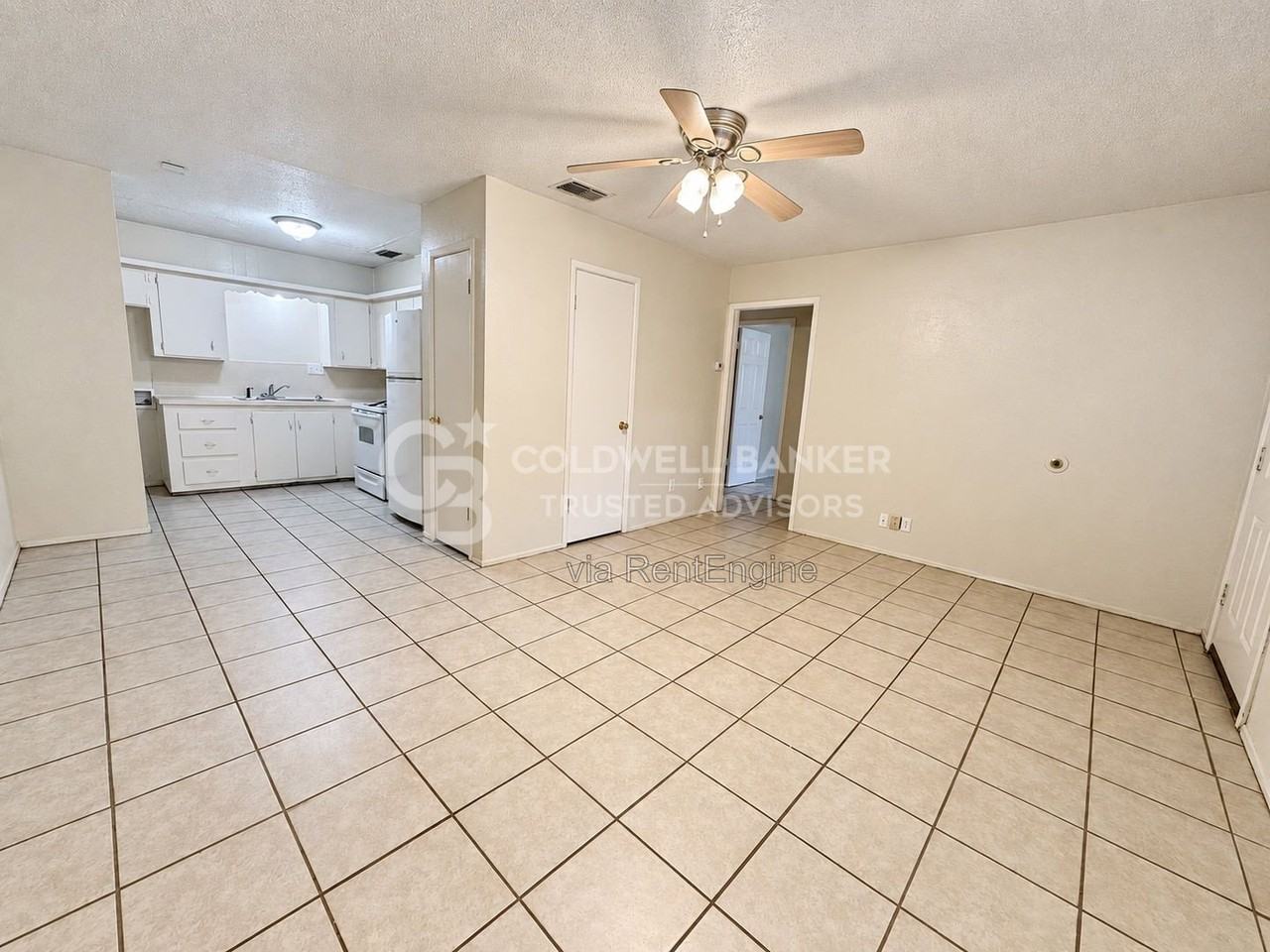 607 8th St #A - Photo 3 of 11