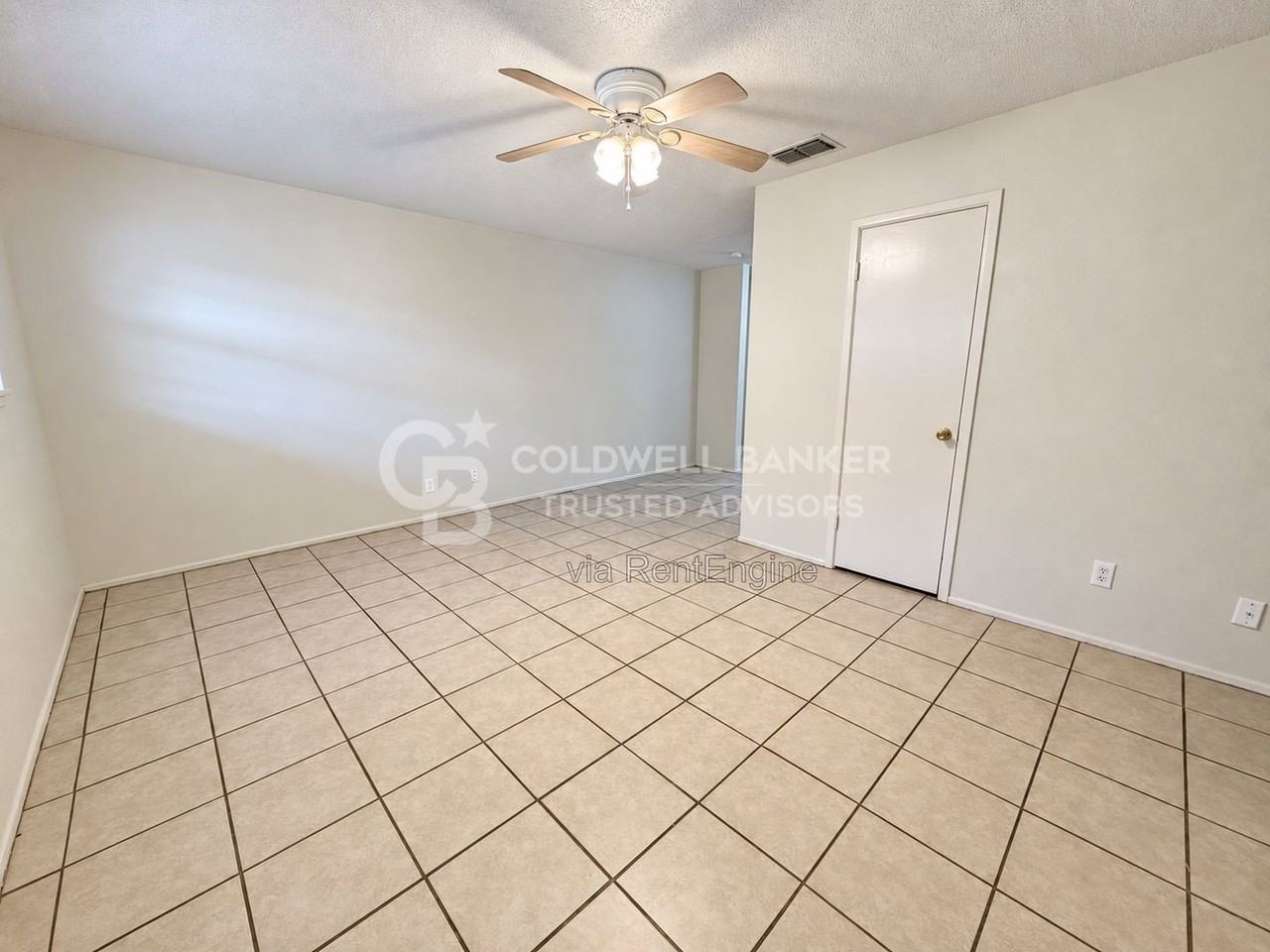 607 8th St #A - Photo 4 of 11