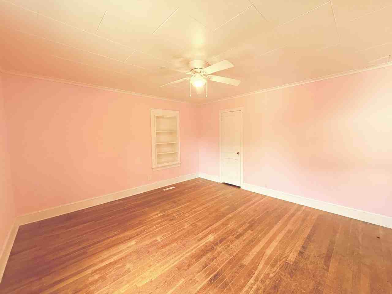 602 N Elm St - Photo 6 of 14