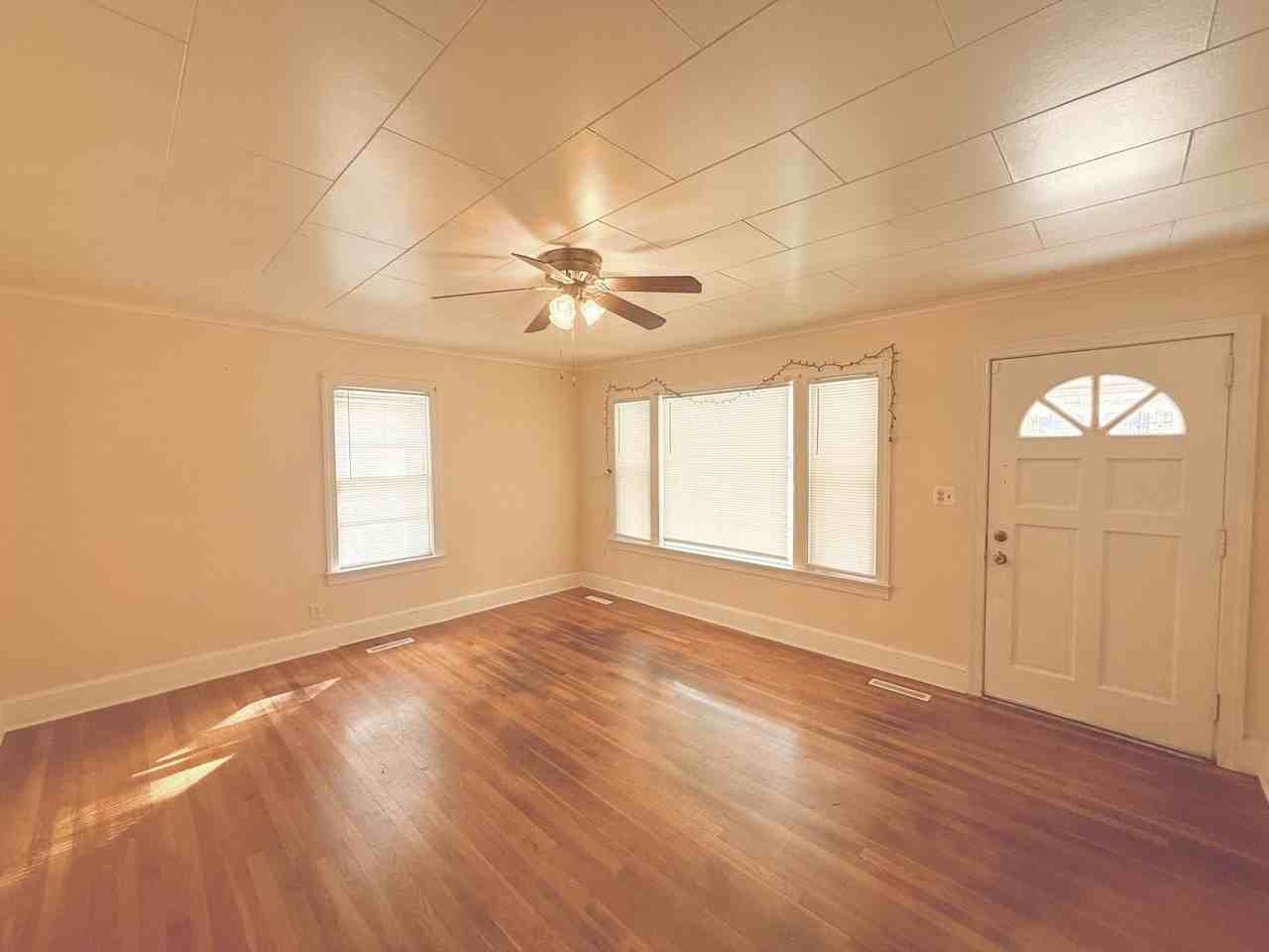 602 N Elm St - Photo 7 of 14