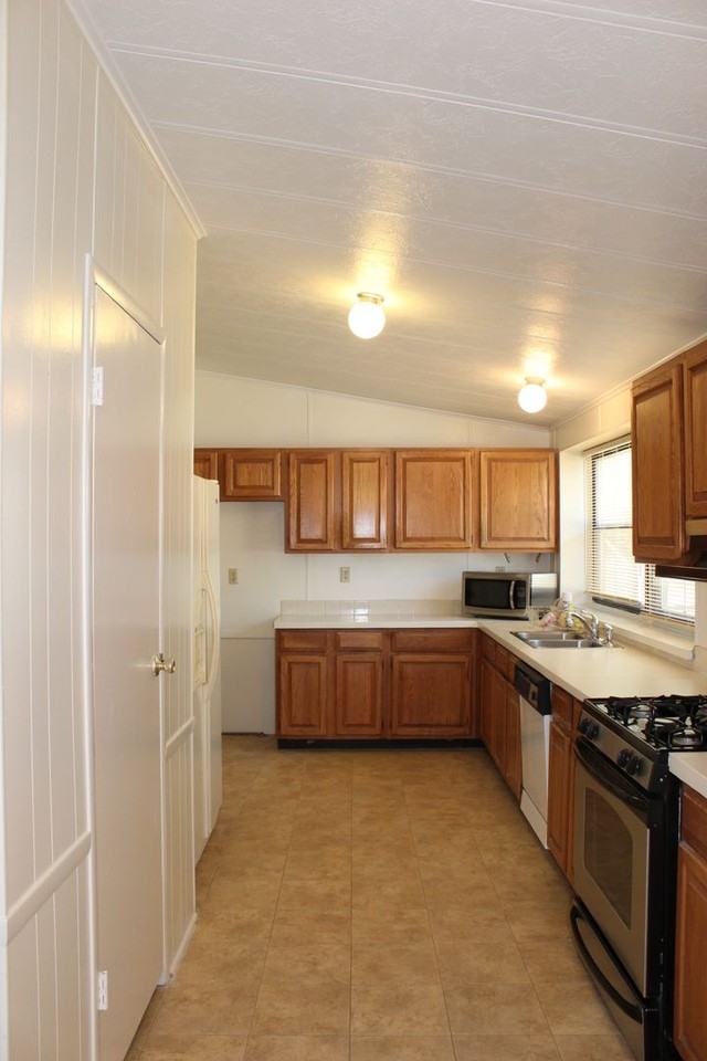 14111 S Green Hills Loop #B - Photo 6 of 11