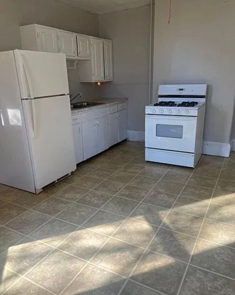 273 Main St - Photo 2 of 5