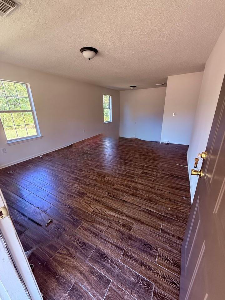 13852 13852 Old Marion Rd - 13852 Old Marion Rd - Photo 2 of 11
