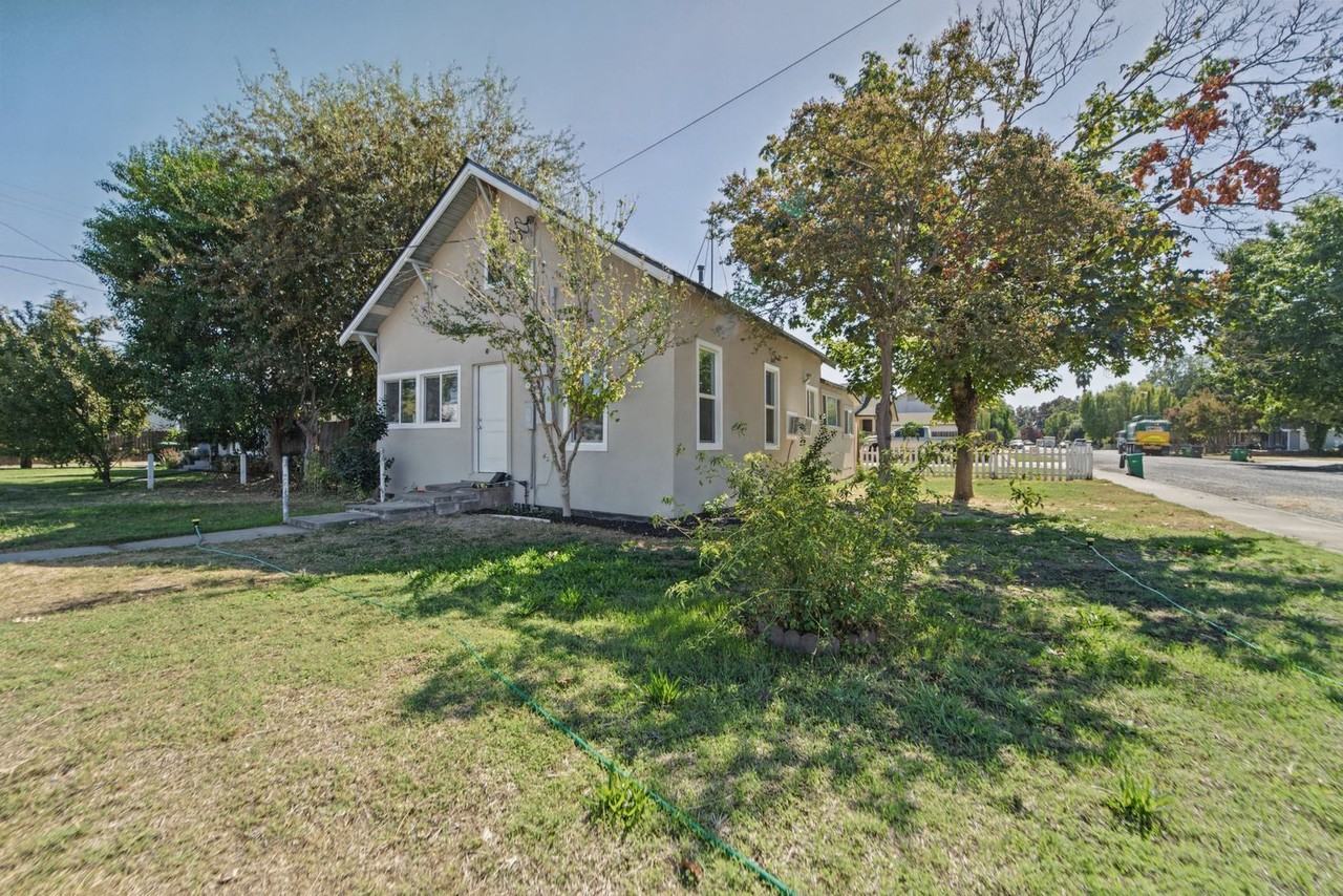 1181 1181 Laurel St / 290 Park St - Photo 2 of 16