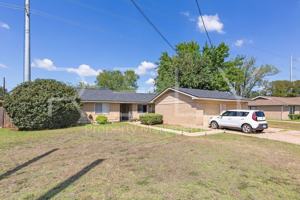 featured image of 409 E Janis Dr