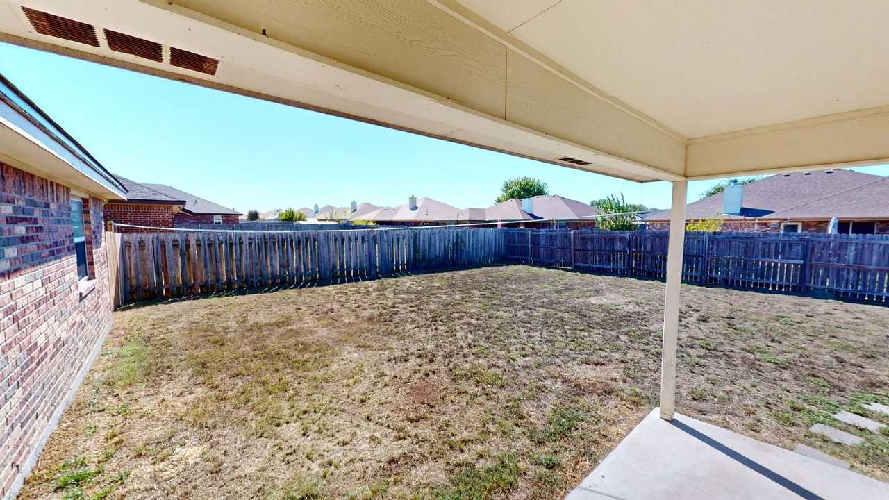 2411 Hydrangea Ave - Photo 4 of 18