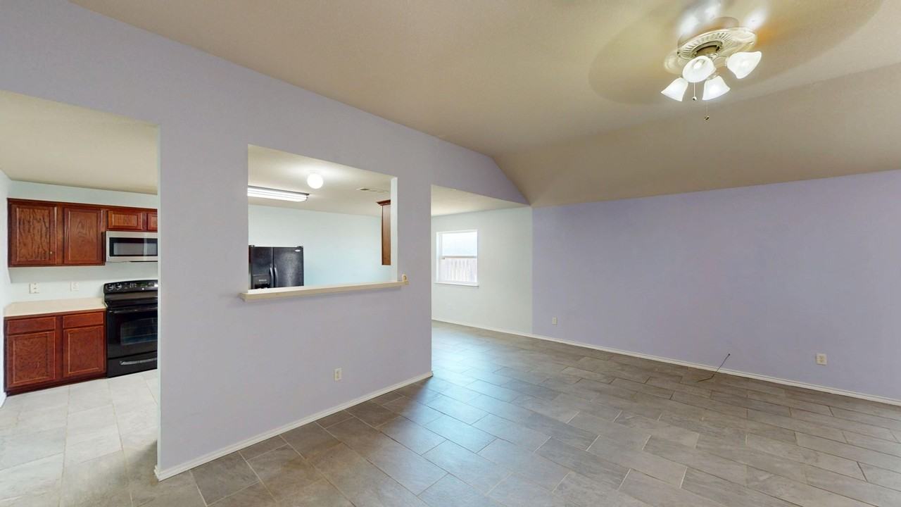 2411 Hydrangea Ave - Photo 5 of 18
