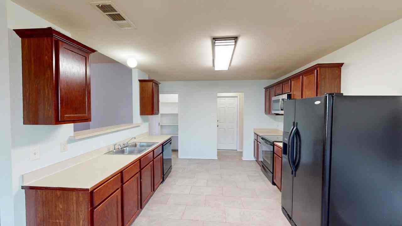 2411 Hydrangea Ave - Photo 7 of 18
