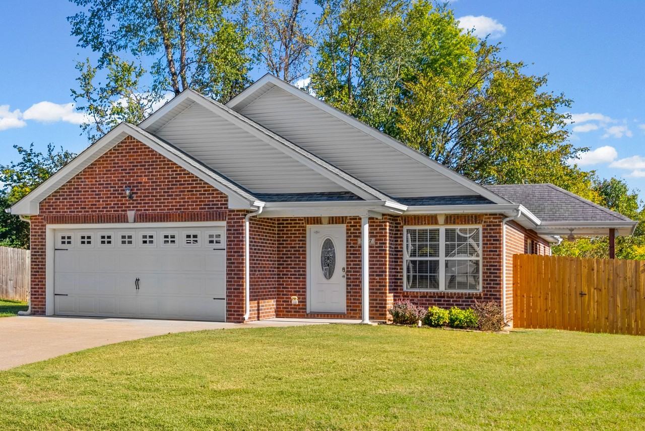1027 Hendricks Ct - Photo 2 of 31