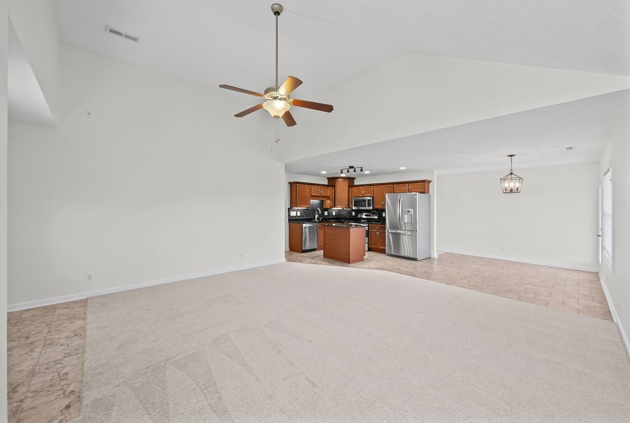 1027 Hendricks Ct - Photo 6 of 31