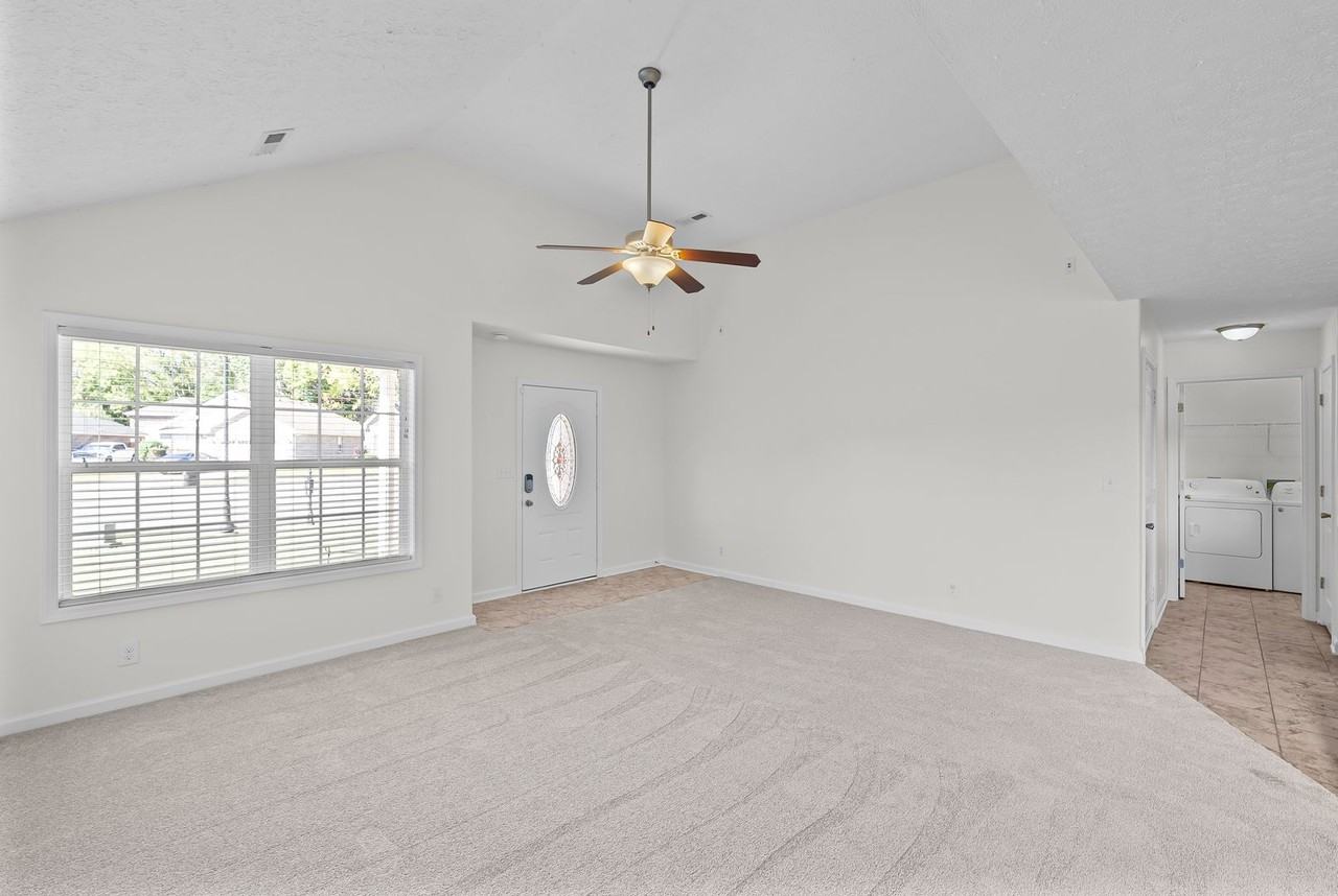 1027 Hendricks Ct - Photo 7 of 31