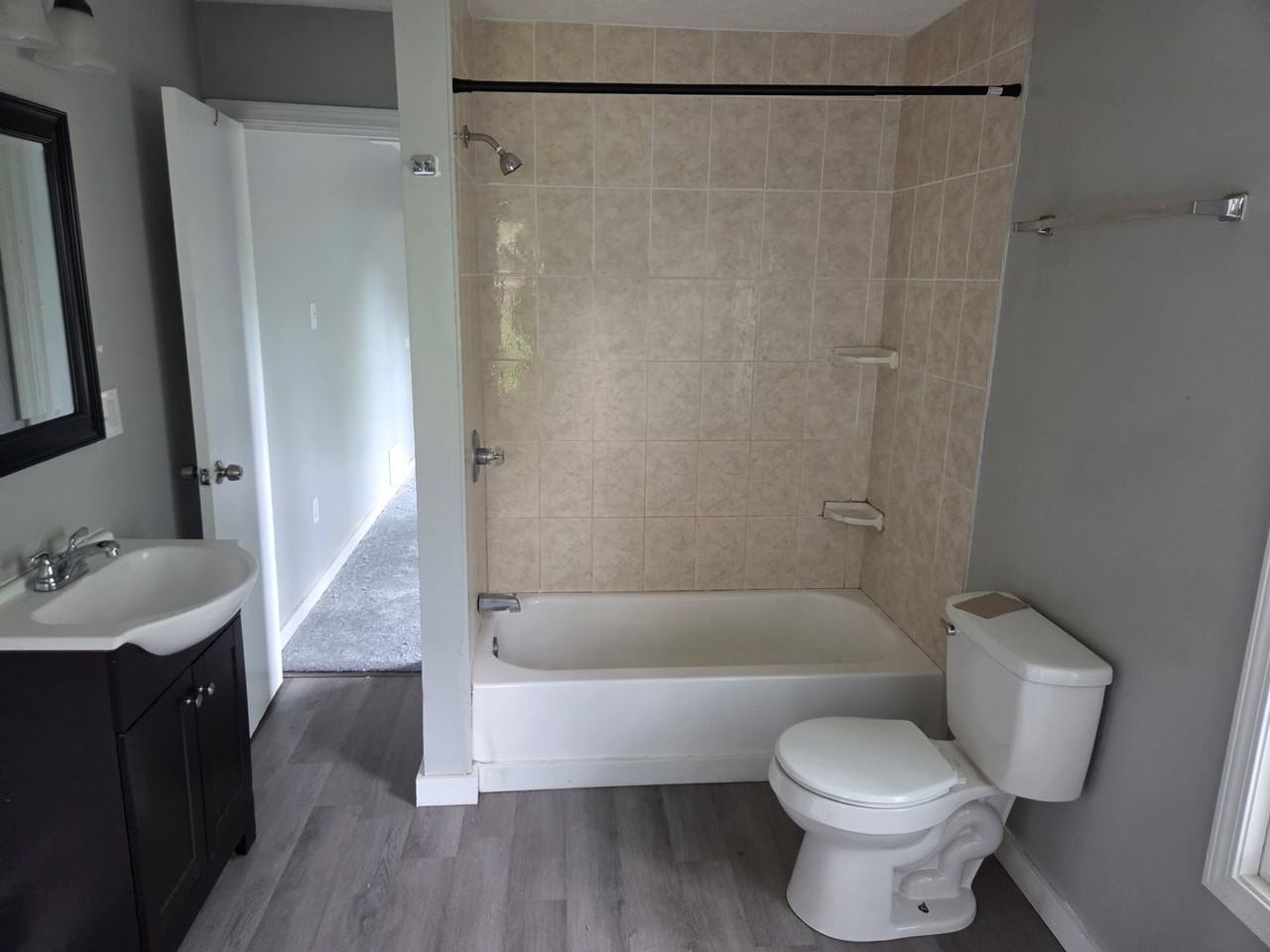 303 Melrose Dr - Photo 4 of 13