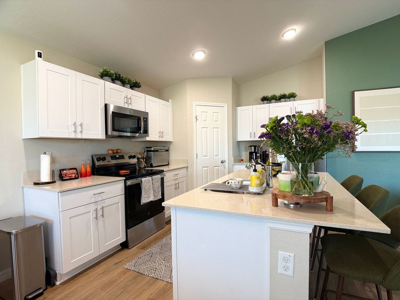 2437 Oakwood Ln - Photo 5 of 35