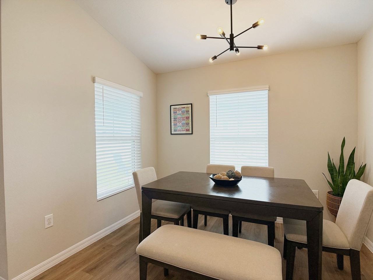 2437 Oakwood Ln - Photo 6 of 35