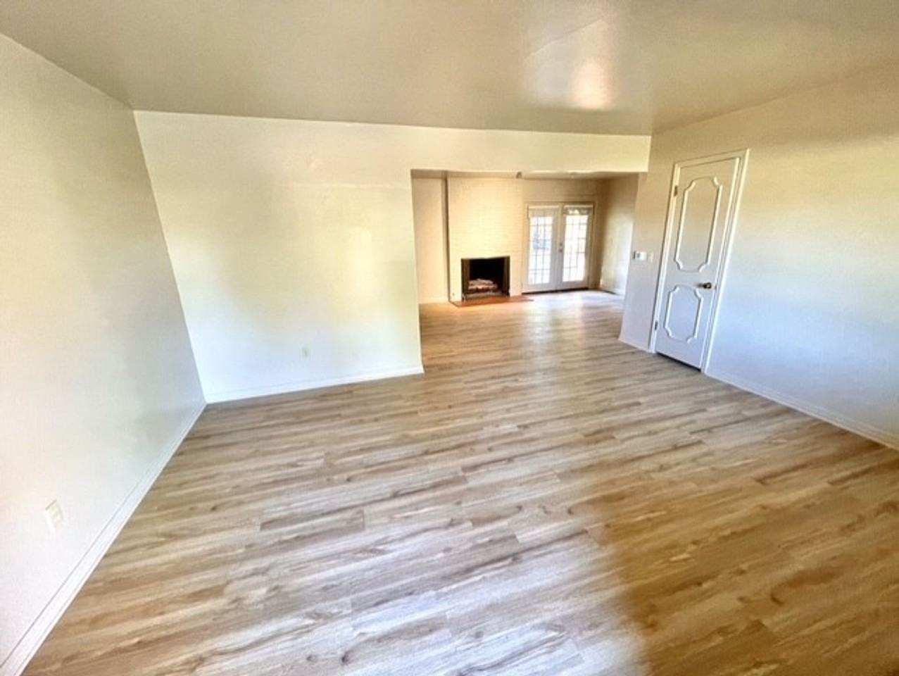 2808 Lakeside Dr - Photo 4 of 29