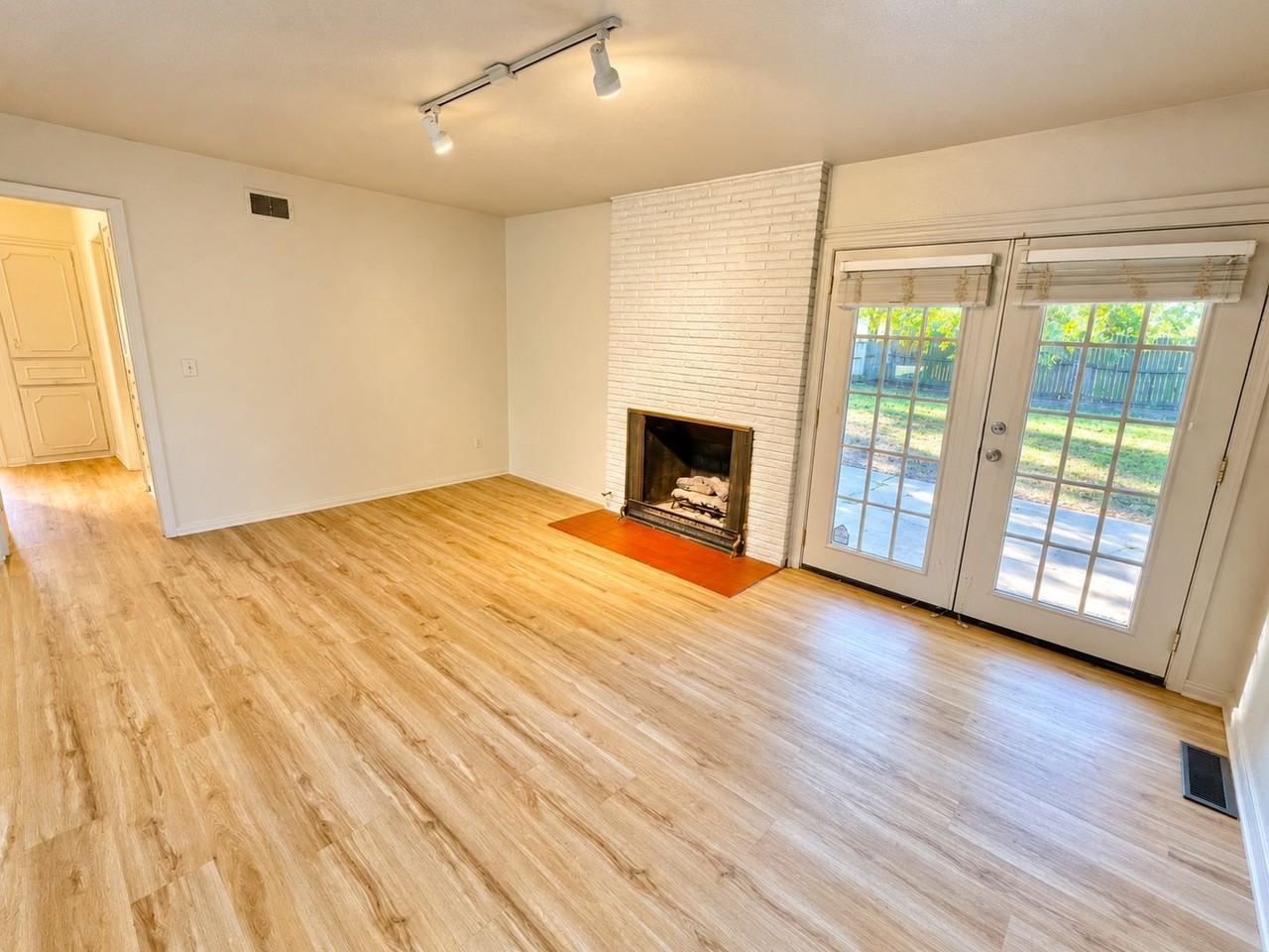 2808 Lakeside Dr - Photo 6 of 29