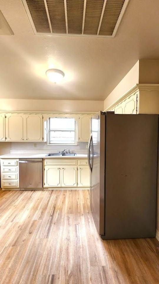 2808 Lakeside Dr - Photo 7 of 29