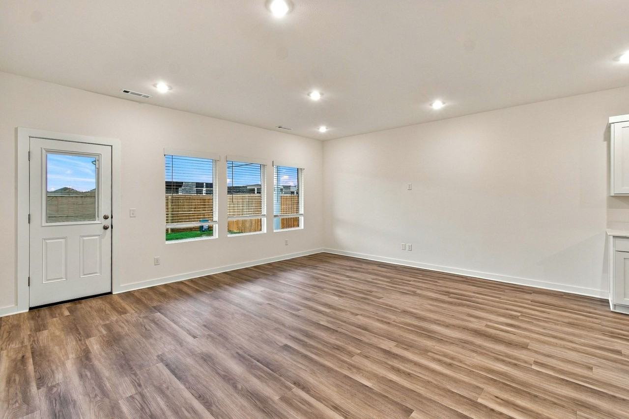 612 S Neon Ave - Photo 5 of 21