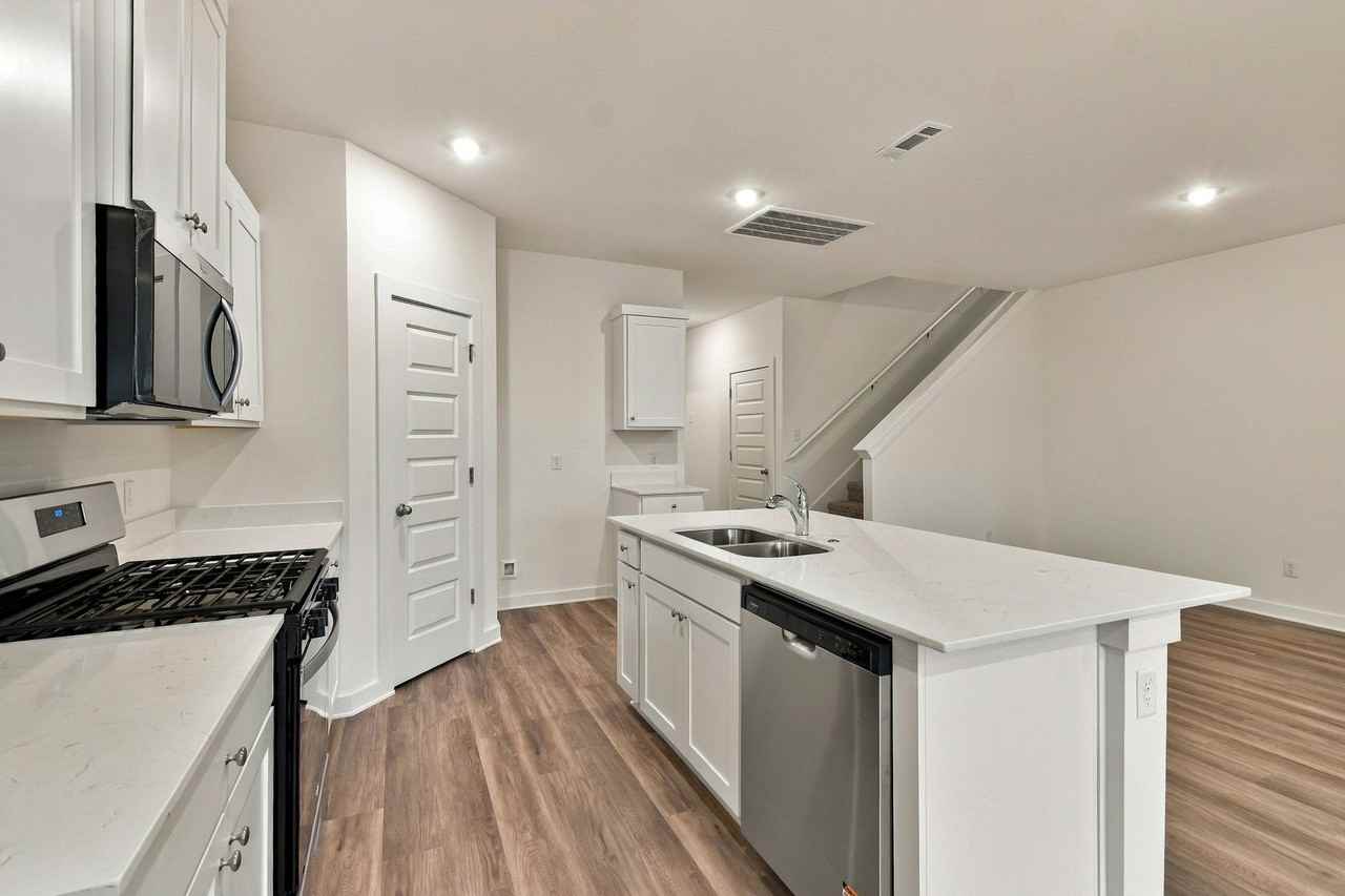612 S Neon Ave - Photo 6 of 21
