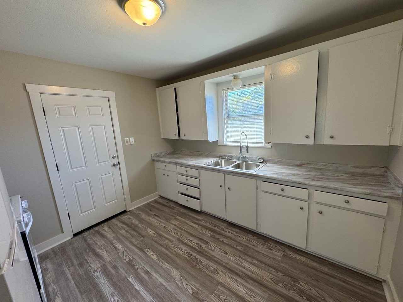 1724 Mcferrin Ave - Photo 3 of 8