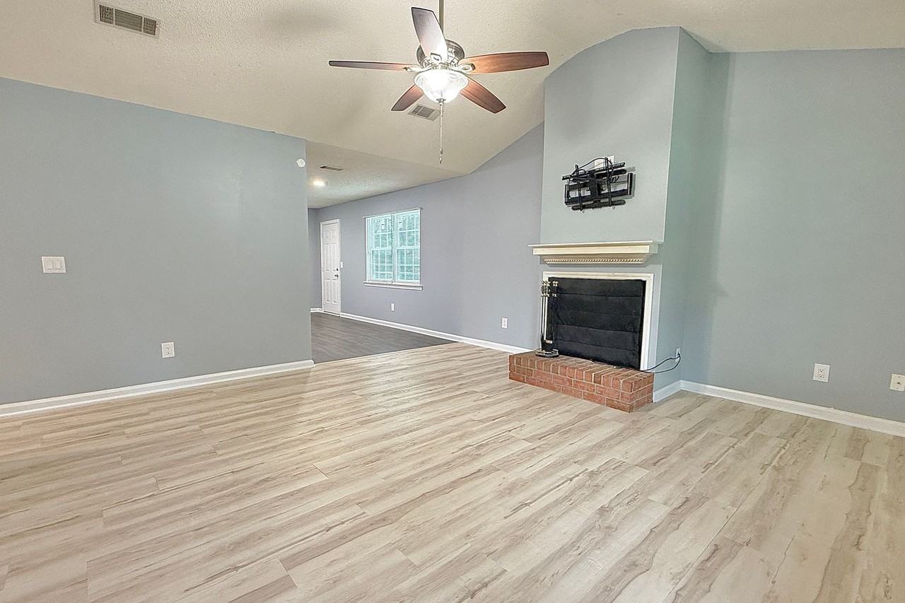 61 Gregory Ct - Photo 2 of 31