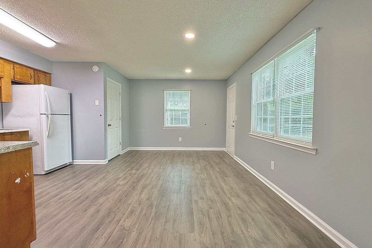 61 Gregory Ct - Photo 7 of 31