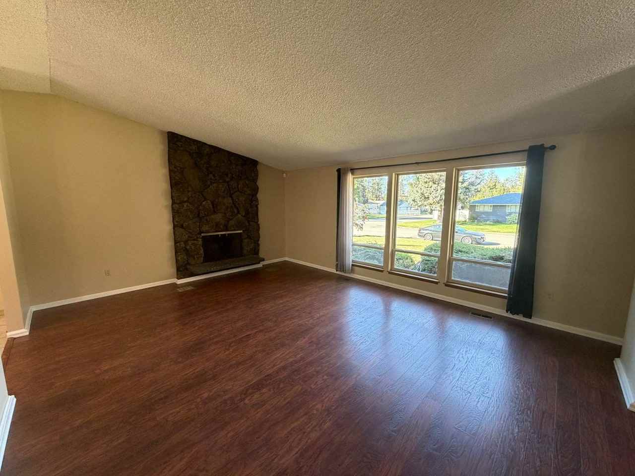 10906 E 27th Ave - Photo 2 of 21