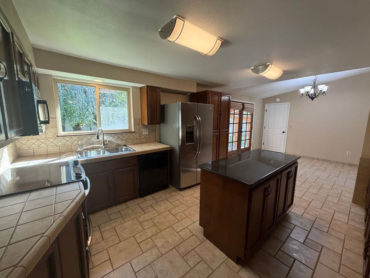 10906 E 27th Ave - Photo 5 of 21