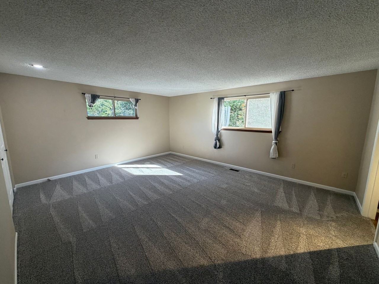 10906 E 27th Ave - Photo 7 of 21