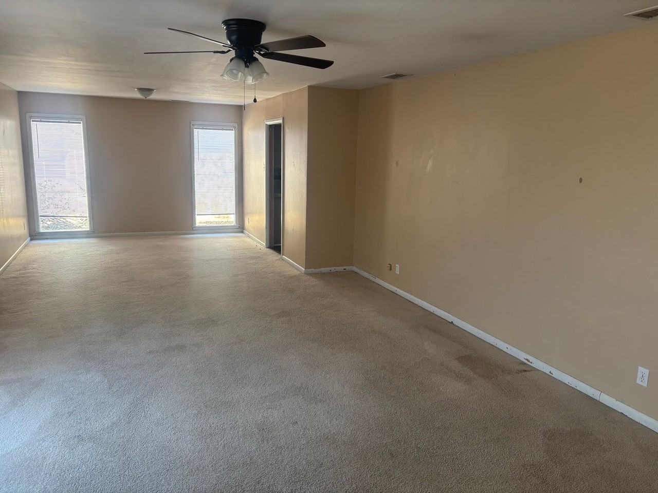 2467 Garfield Ave - Photo 4 of 23
