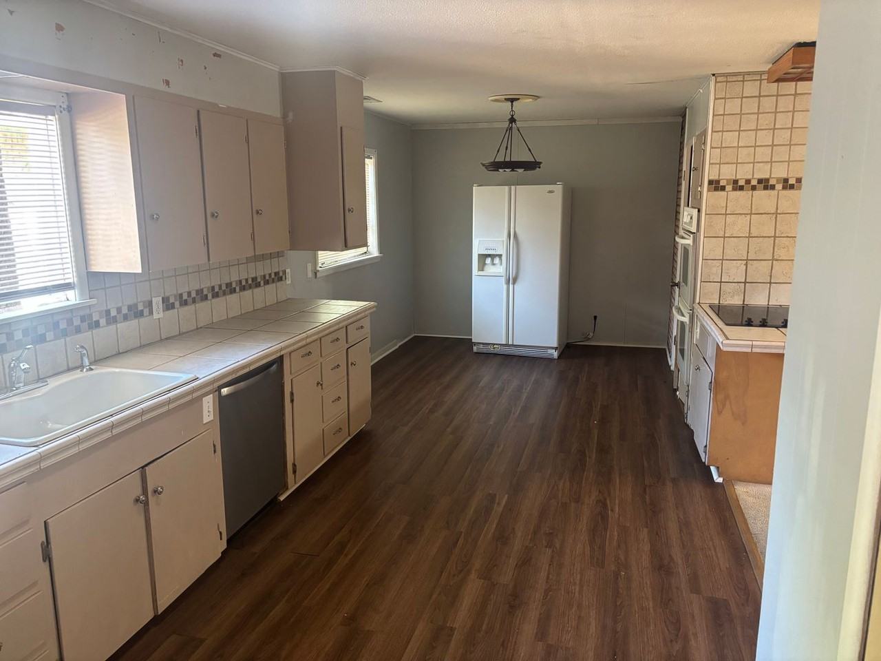 2467 Garfield Ave - Photo 5 of 23