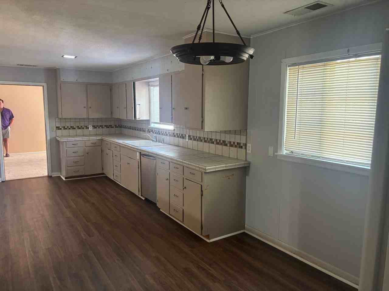 2467 Garfield Ave - Photo 7 of 23