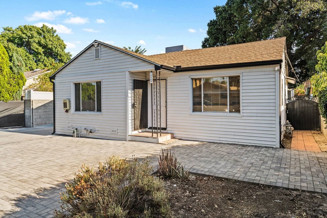 15944 Valerio St - Photo 3 of 21