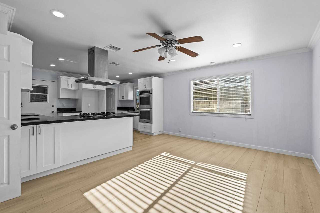 15944 Valerio St - Photo 4 of 21