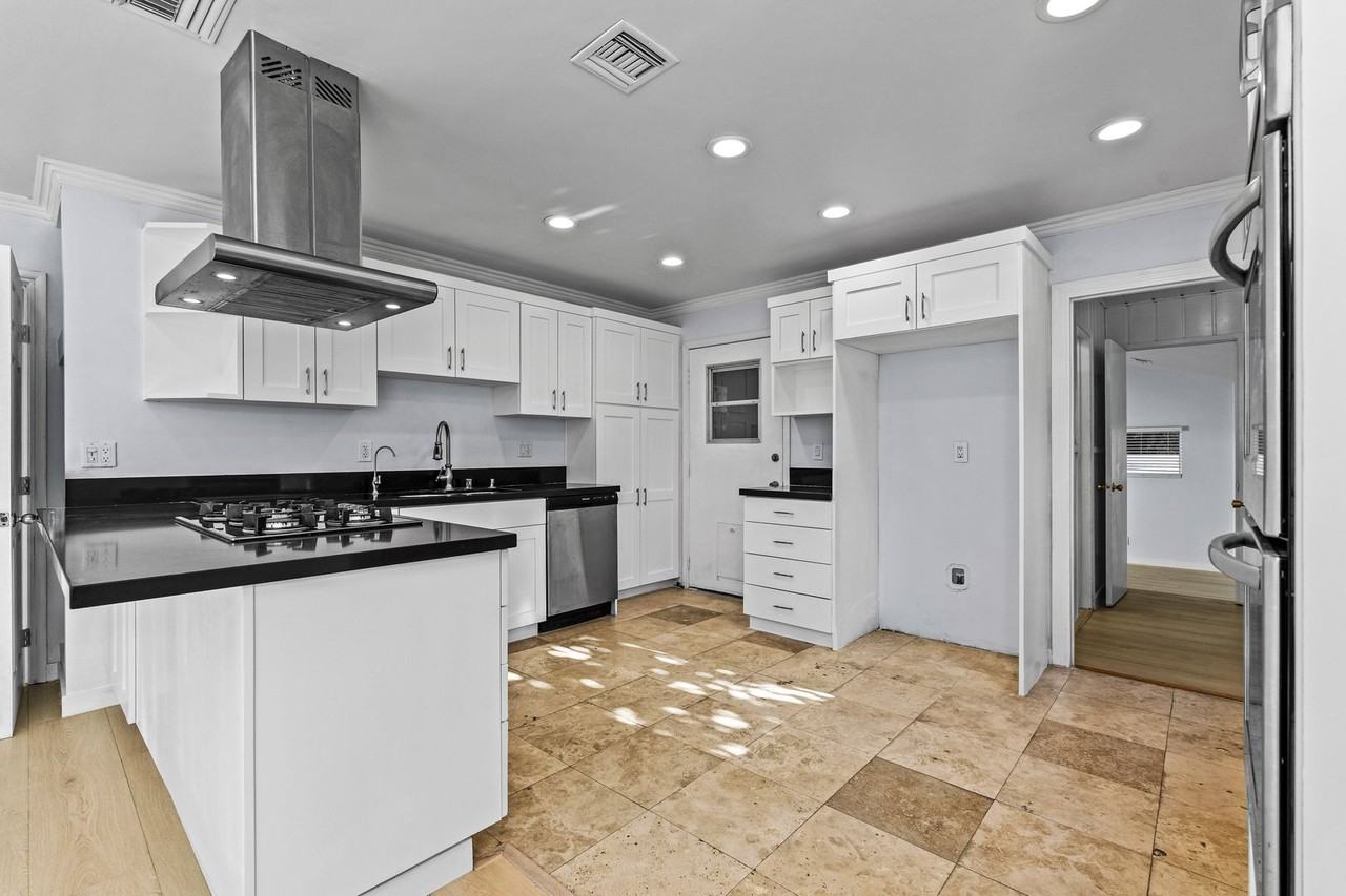 15944 Valerio St - Photo 7 of 21