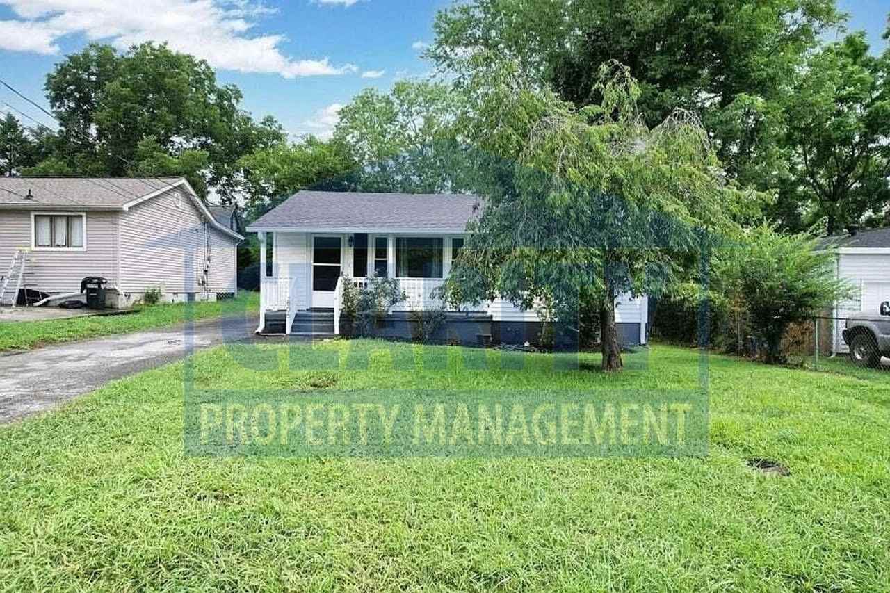 806 Willow St Nw - Photo 3 of 32
