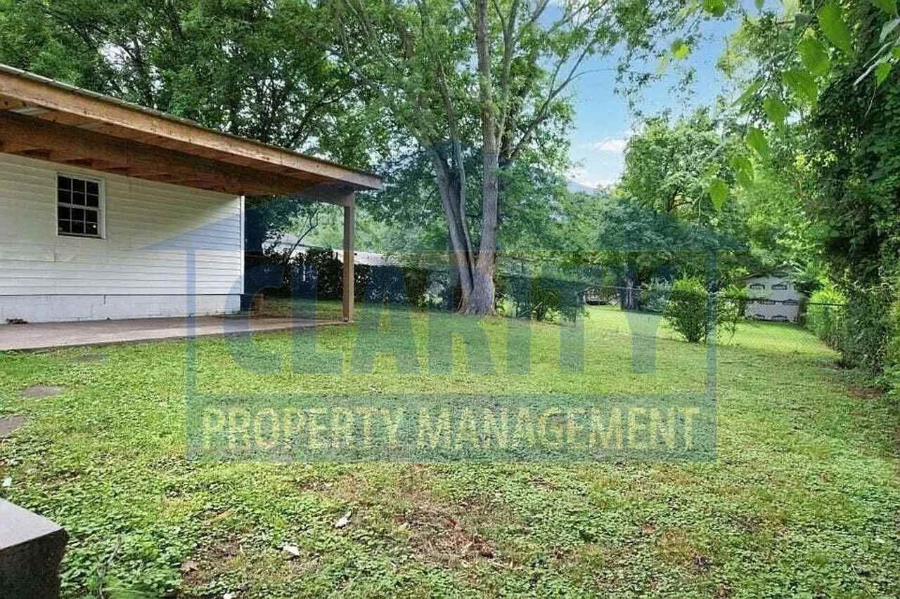 806 Willow St Nw - Photo 6 of 32