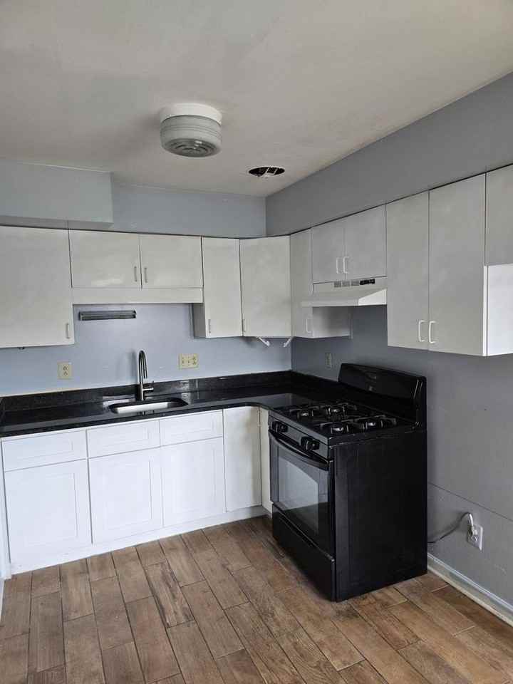 10032 Jeanes St - Photo 2 of 11