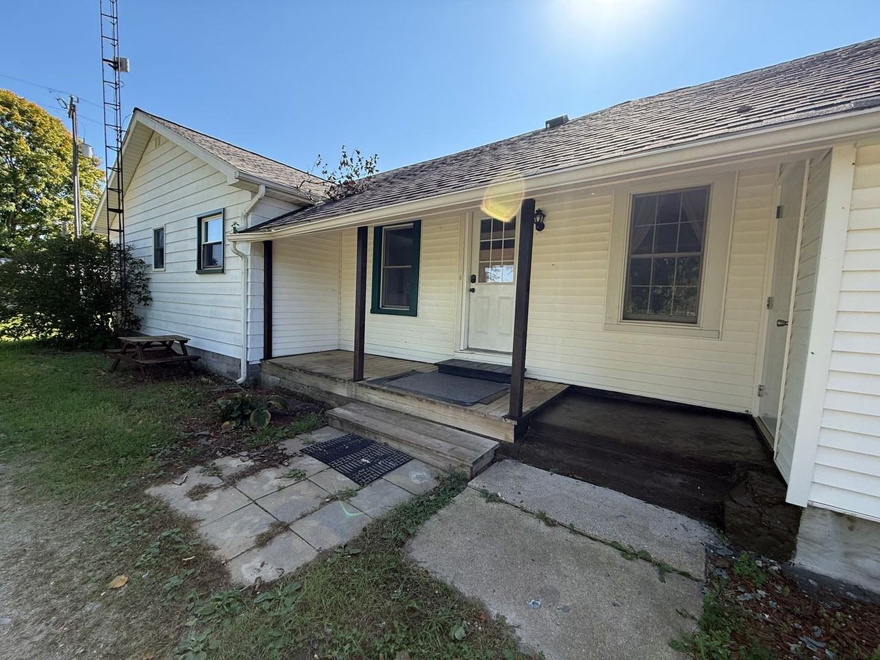 8525 S Jackson Rd - Photo 3 of 26