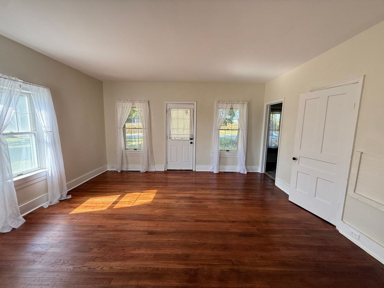 8525 S Jackson Rd - Photo 6 of 26