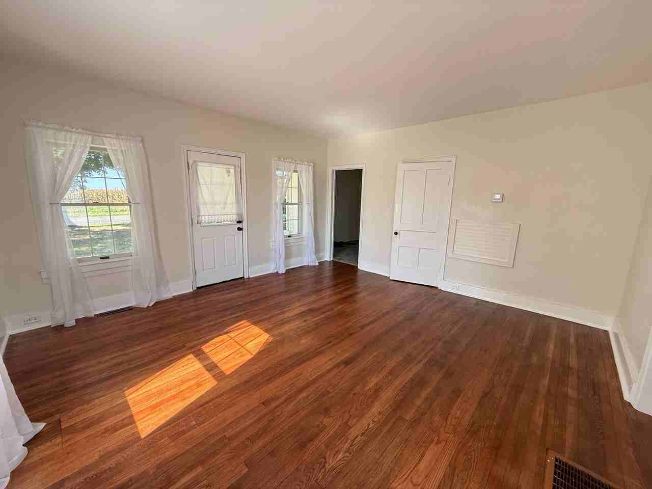 8525 S Jackson Rd - Photo 7 of 26