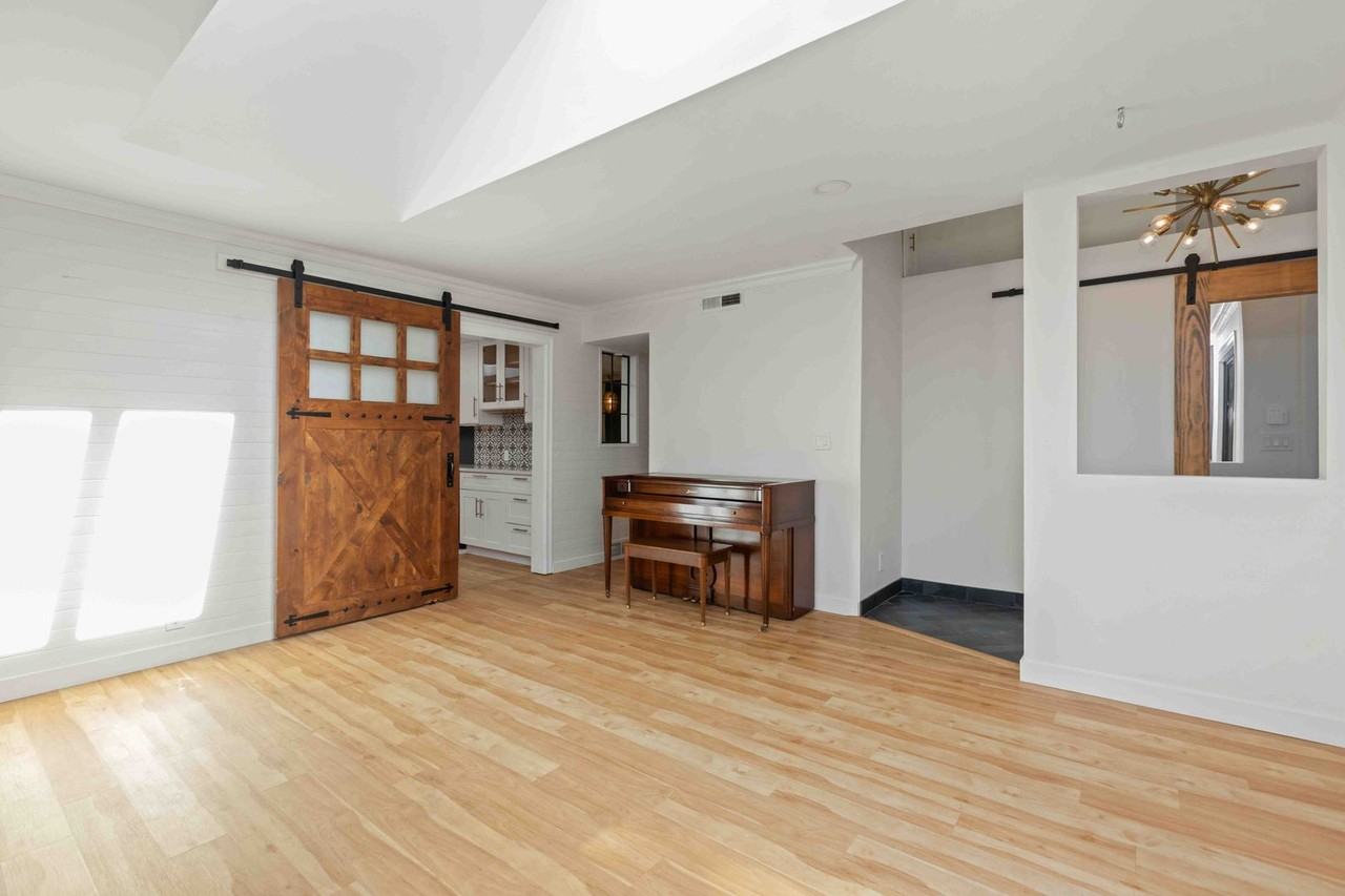 2732 Ne 95th St - Photo 4 of 49