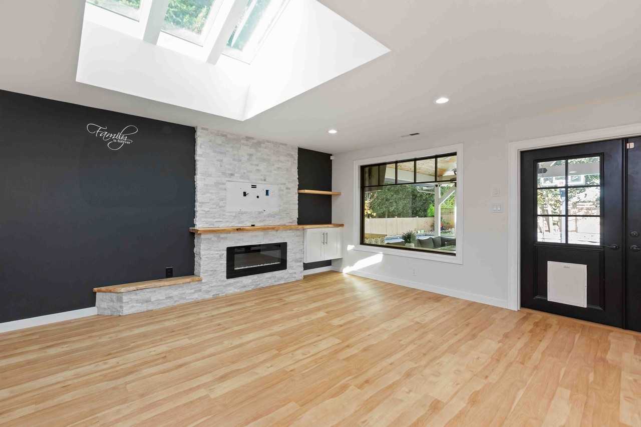 2732 Ne 95th St - Photo 5 of 49